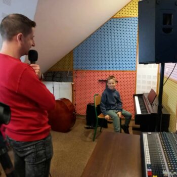 Spotkanie uczniów klasy 3a z Panem Rafałem Traczykiem Spotkanie uczniów klasy 3a z Panem Rafałem Traczykiem