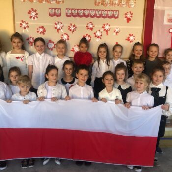 Gromada Zuchowa uczciła Niepodległość Polski Gromada Zuchowa uczciła Niepodległość Polski