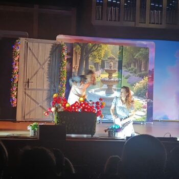 Wyjazd uczniów klas 4 i 5 na spektakl „Tajemniczy Ogród”