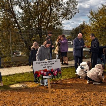 Inauguracja V edycji akcji „Tulipany dla hospicjum Via Spei” w Tarnowie.